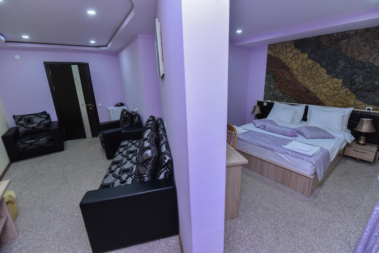 Gayane Hotel อาลาแวร์ดิ ภายนอก รูปภาพ