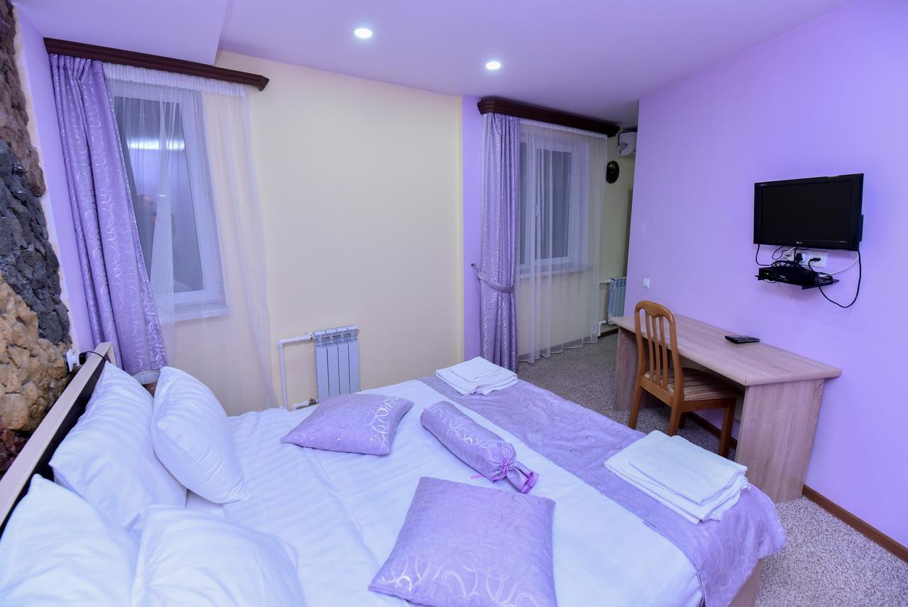 Gayane Hotel อาลาแวร์ดิ ภายนอก รูปภาพ